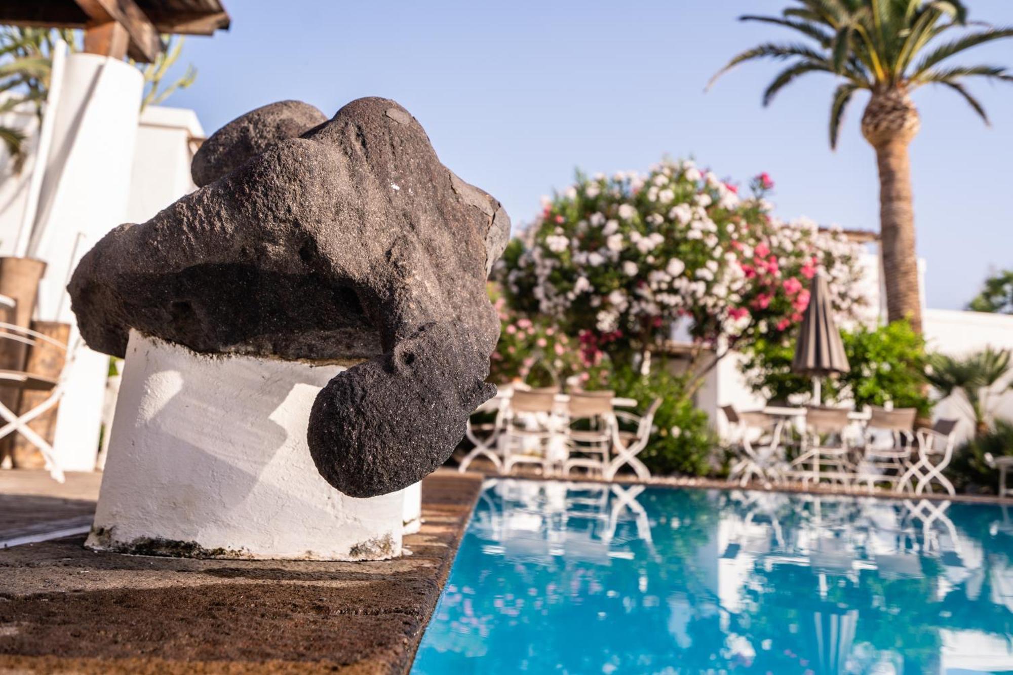 La Sciara Resort Hotel Стромболи Екстериор снимка
